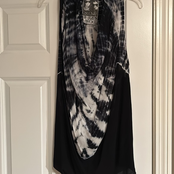 YOUNG FABULOUS AND BROKE TANK EUC - Picture 4 of 8